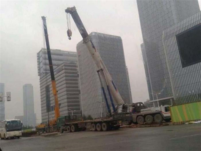 治多县“自动找平”—— 吊车的 “平地神器” 技术
